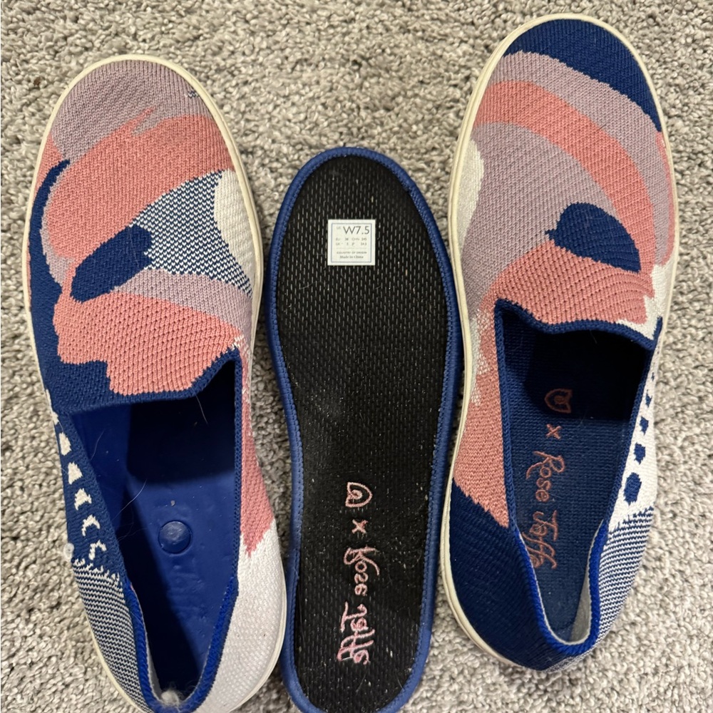 Rothys DC Exclusive X Rose Inks. Sneaker
Brushstroke 
Size 7.5 - Picture 4 of 4